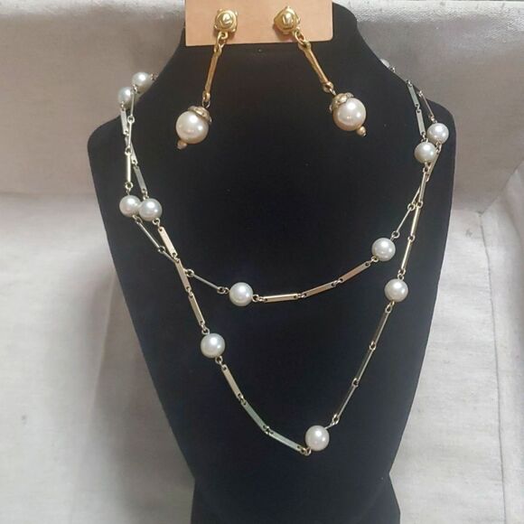 American Vintage Jewelry - Vintage Gold Pearl Jewelry Set Necklace Earrings